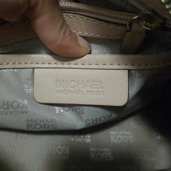 Michael Kors signature MK satchel - Picture 5 of 8